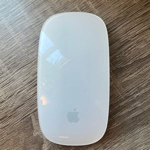 Apple Magic Mouse (1st Gen), Wireless, Bluetooth, 2-AA battery